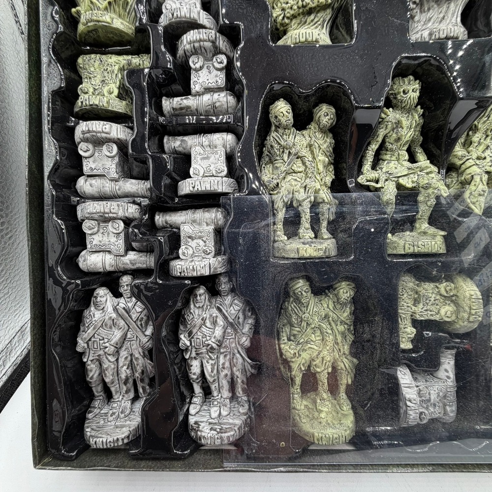 Disney Pirates of the Caribbean Dead Mans Chest Chess Collectors Edition 2006 - Picture 14 of 15